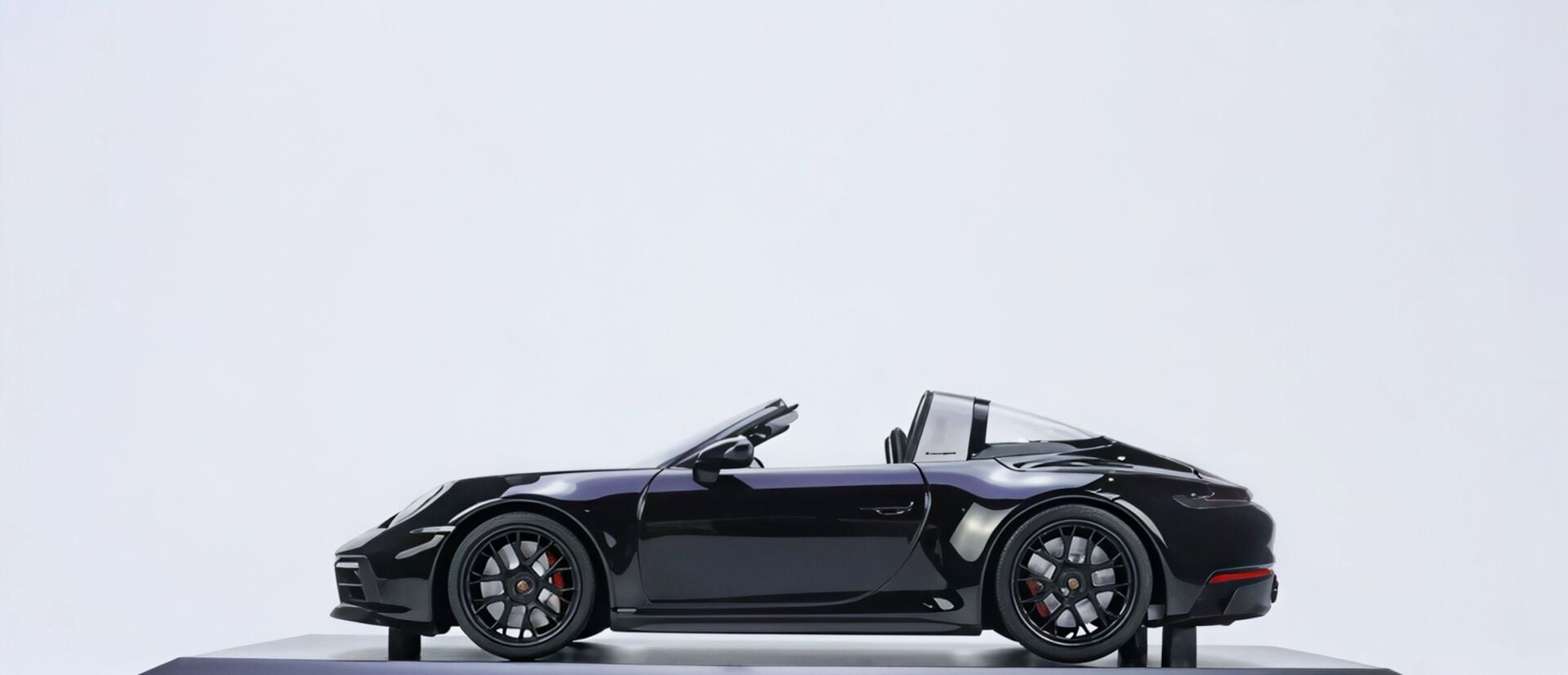 Minichamps Porsche 911 (992) Targa 4 GTS Black