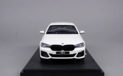 GT Spirit 2023 BMW 545E xDrive M Sport G30 Alpine White