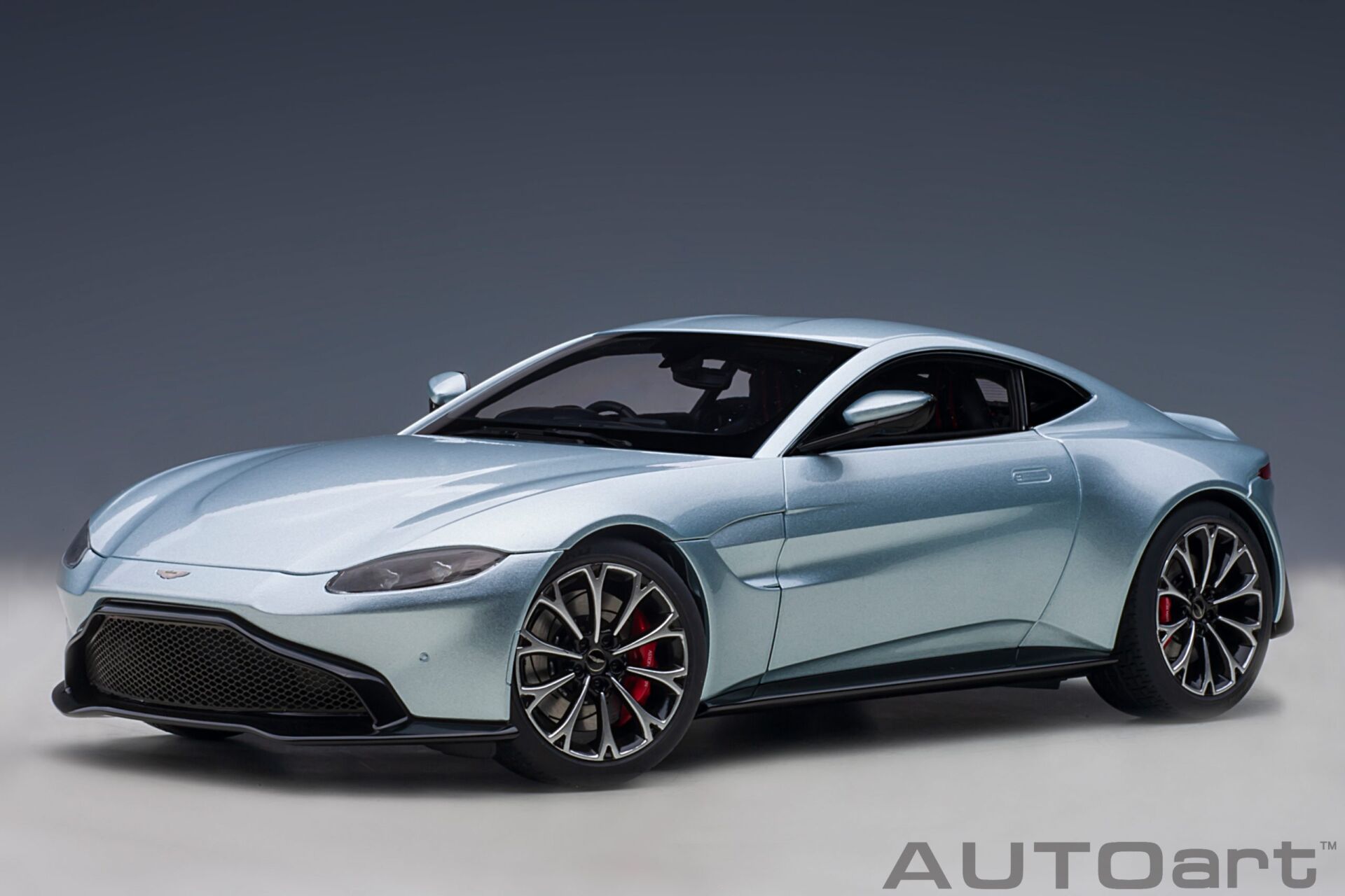 Autoart Aston Martin Vantage 2019 Skyfall Silver