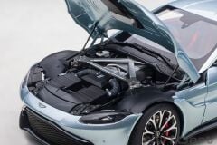 Autoart Aston Martin Vantage 2019 Skyfall Silver