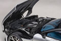 Autoart Aston Martin DBS Superleggera (Lightning Silver)